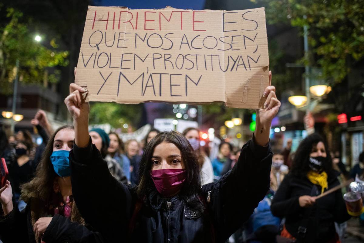  Movilización _Ni una menos_ en la Plaza Independencia, Argentina. Junio, 2020. La diaria feminismos-2 